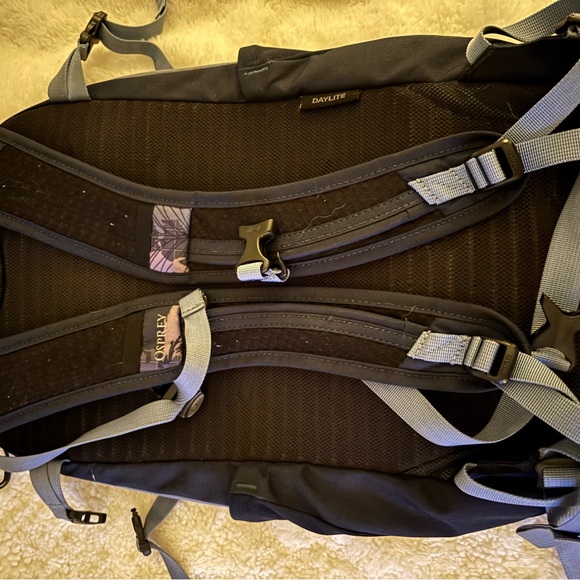 OSPREY Daylite Backpack in Black and Gray - Picture 5 of 5